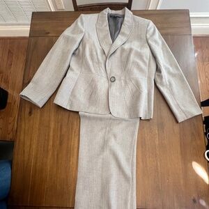 🌟 Light Gray Blazer & Pant Suit – Classic Professional Set